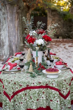 Couleur Nature Place Settings & Linens|Baies de houx Tablecloth in Red & Green