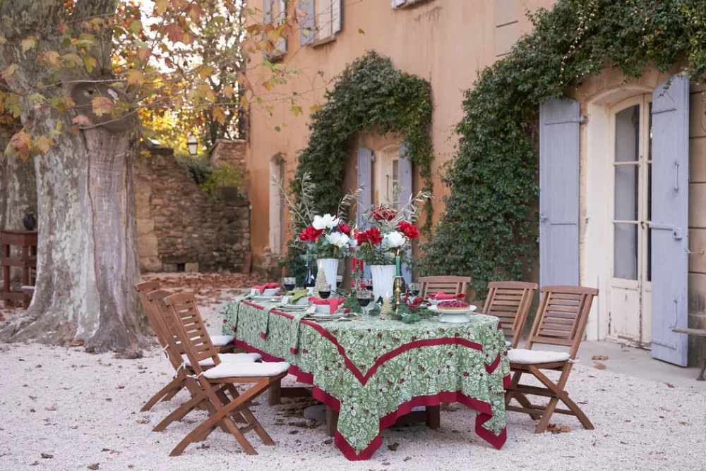 Couleur Nature Place Settings & Linens|Baies de houx Tablecloth in Red & Green