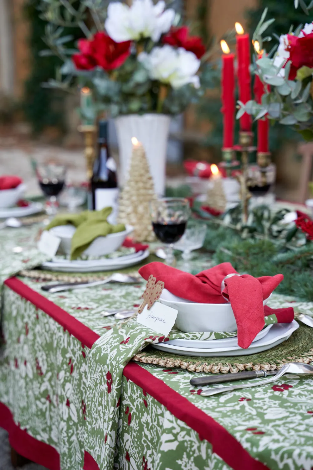 Couleur Nature Place Settings & Linens|Baies de houx Tablecloth in Red & Green