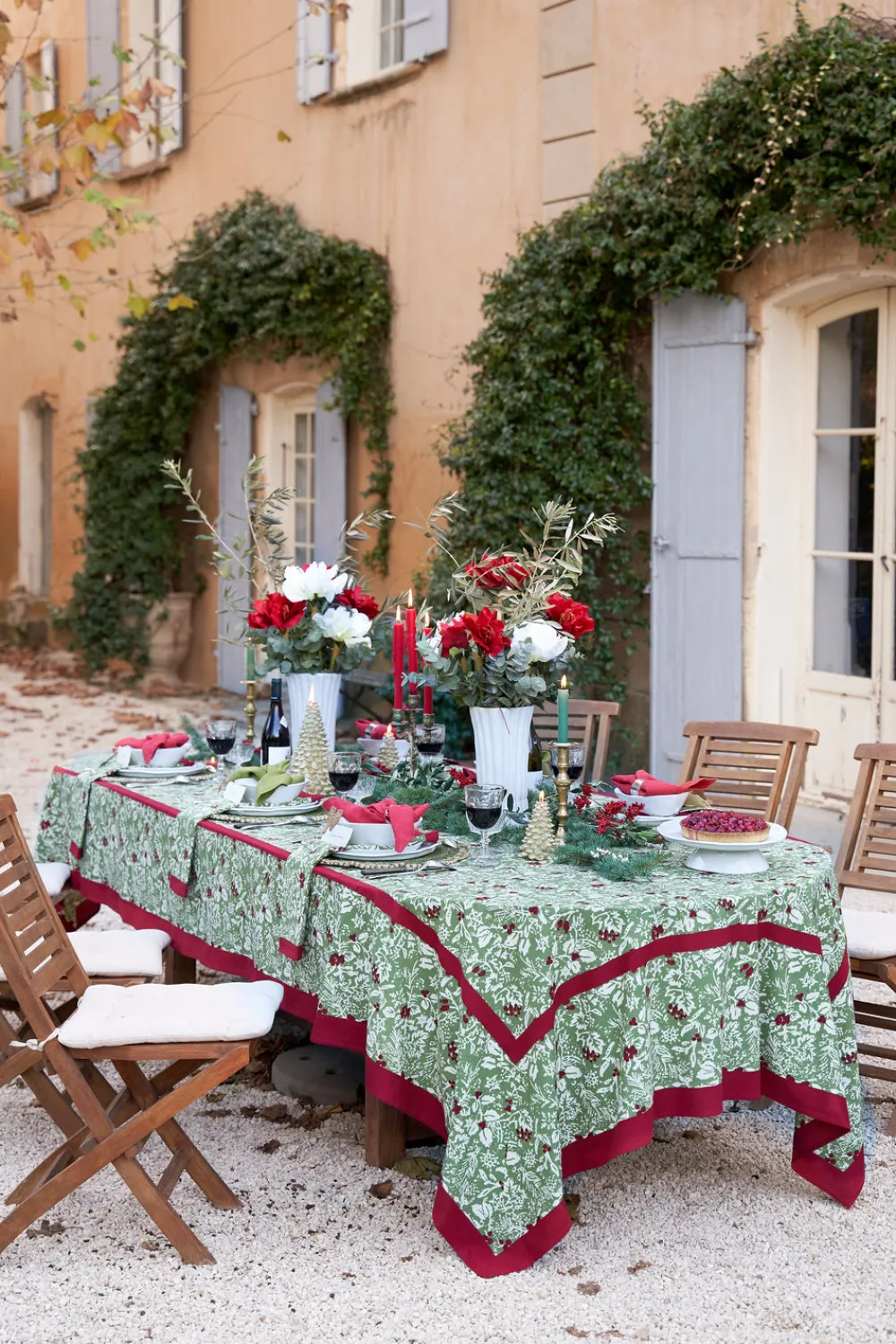 Couleur Nature Place Settings & Linens|Baies de houx Tablecloth in Red & Green
