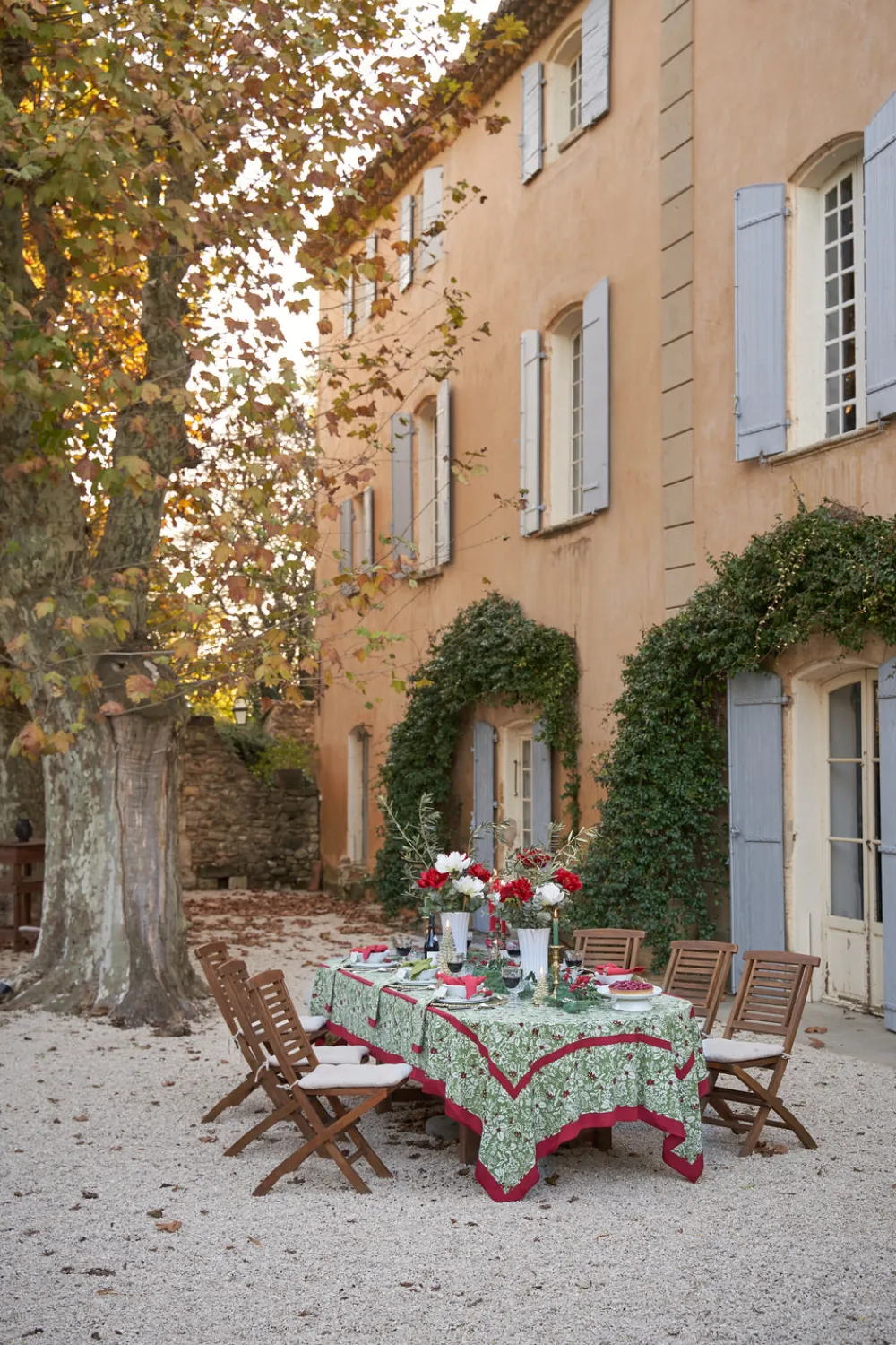 Couleur Nature Place Settings & Linens|Baies de houx Tablecloth in Red & Green