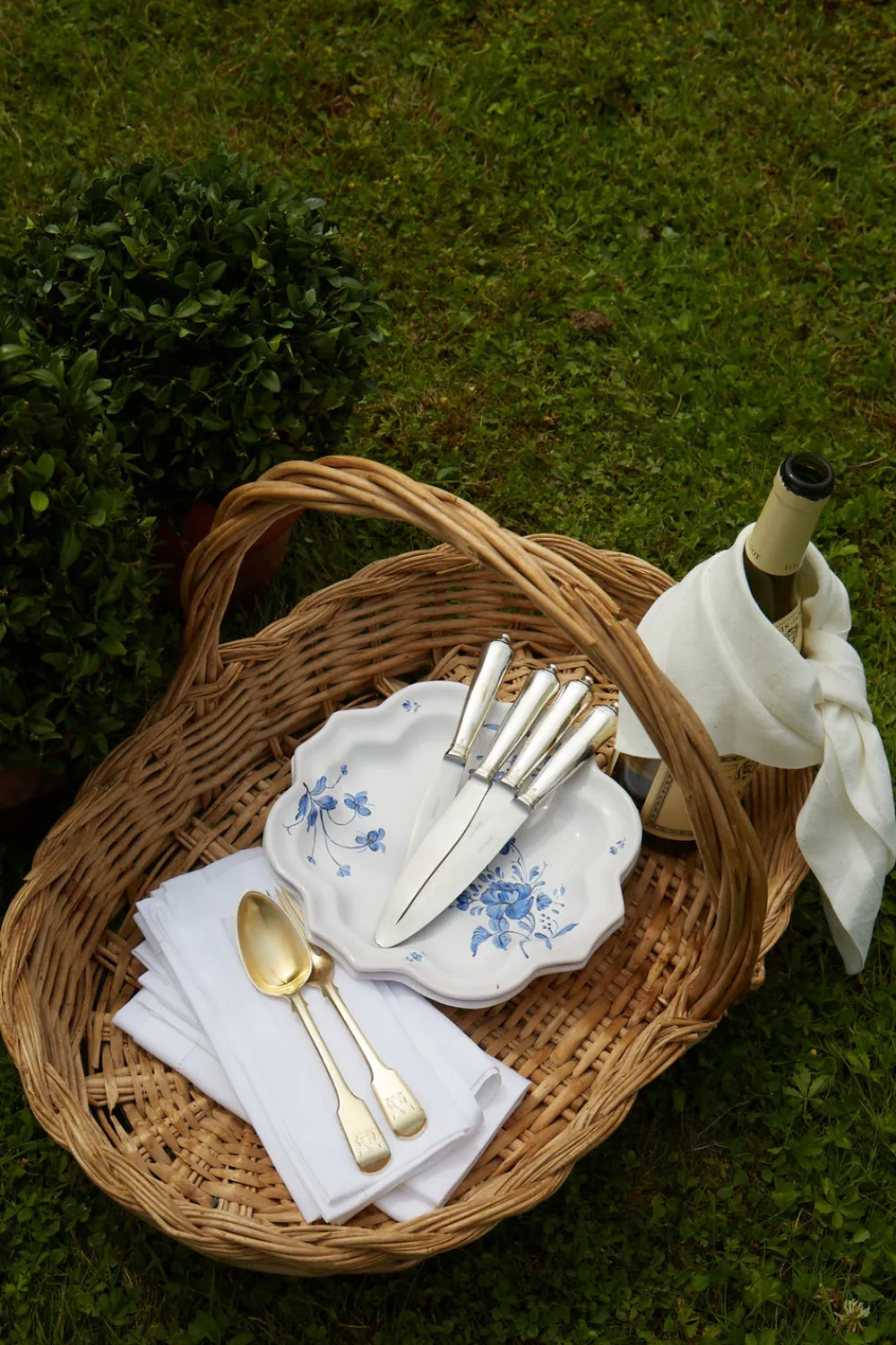 Z.d.G. Dinnerware|Camaieu Drageoir in Azur