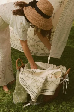 Cucina Cipoletti Place Settings & Linens|Cipoletti x Nadia Co. Fine Italian Linen Tablecloth