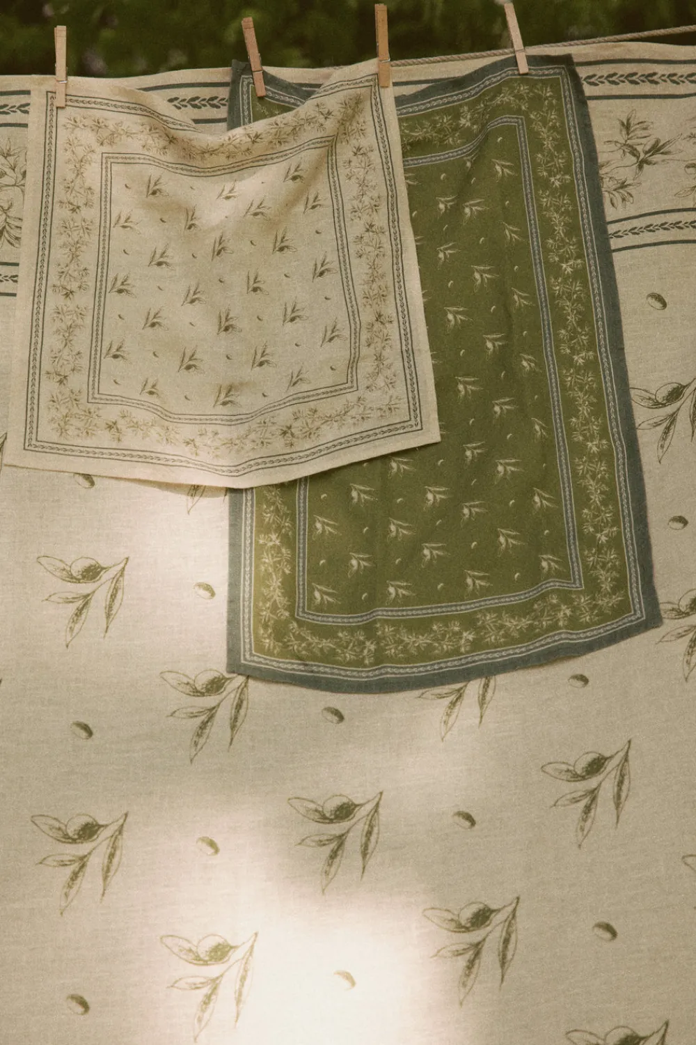 Cucina Cipoletti Place Settings & Linens|Cipoletti x Nadia Co. Fine Italian Linen Tablecloth