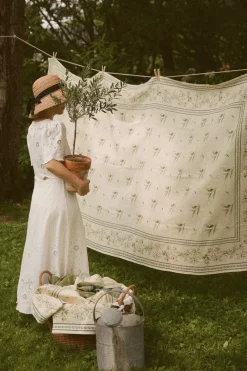 Cucina Cipoletti Place Settings & Linens|Cipoletti x Nadia Co. Fine Italian Linen Tablecloth