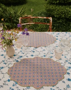 Cabana Place Settings & Linens|D’Ascoli Adoria Scalloped Placemat