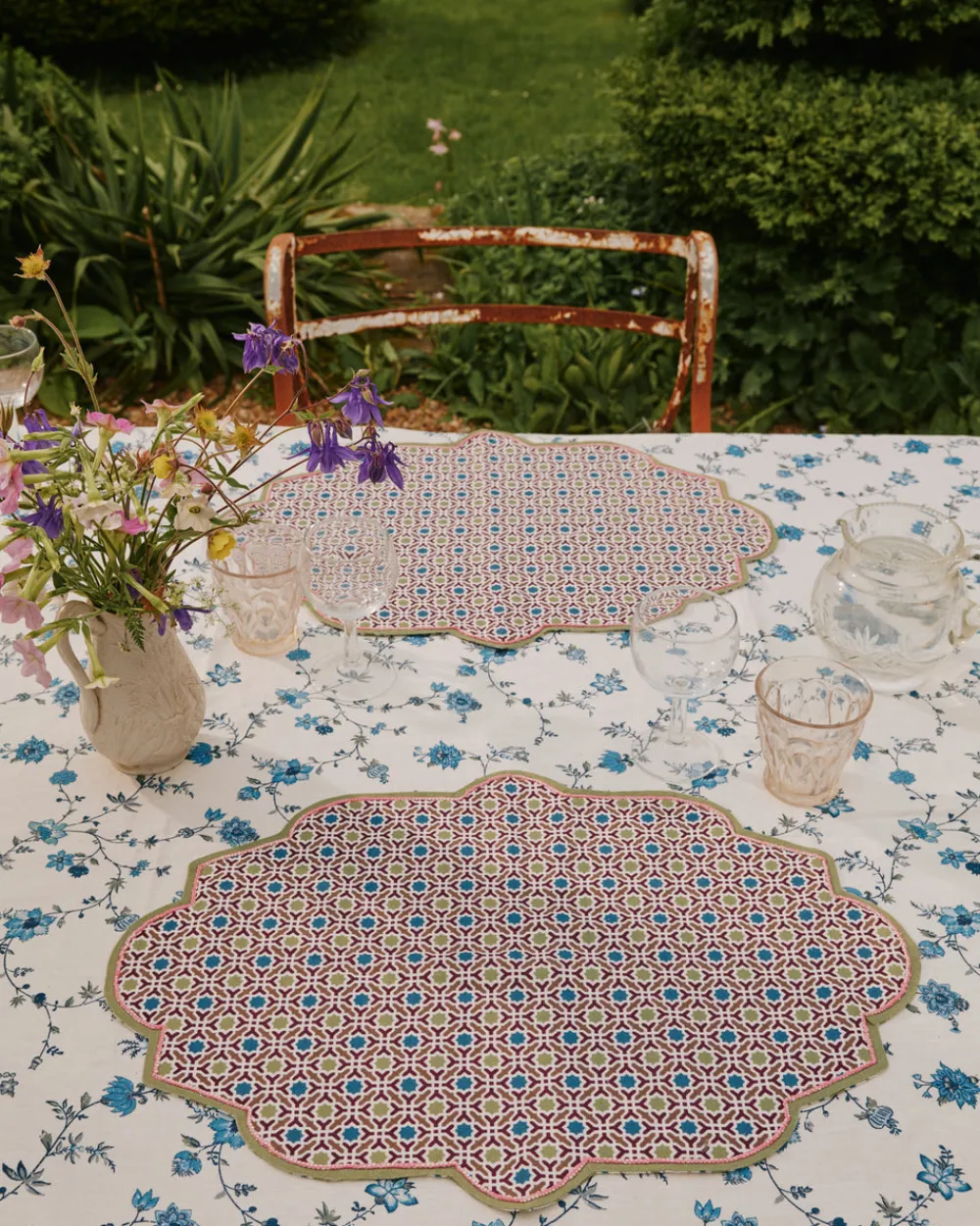 Cabana Place Settings & Linens|D’Ascoli Adoria Scalloped Placemat