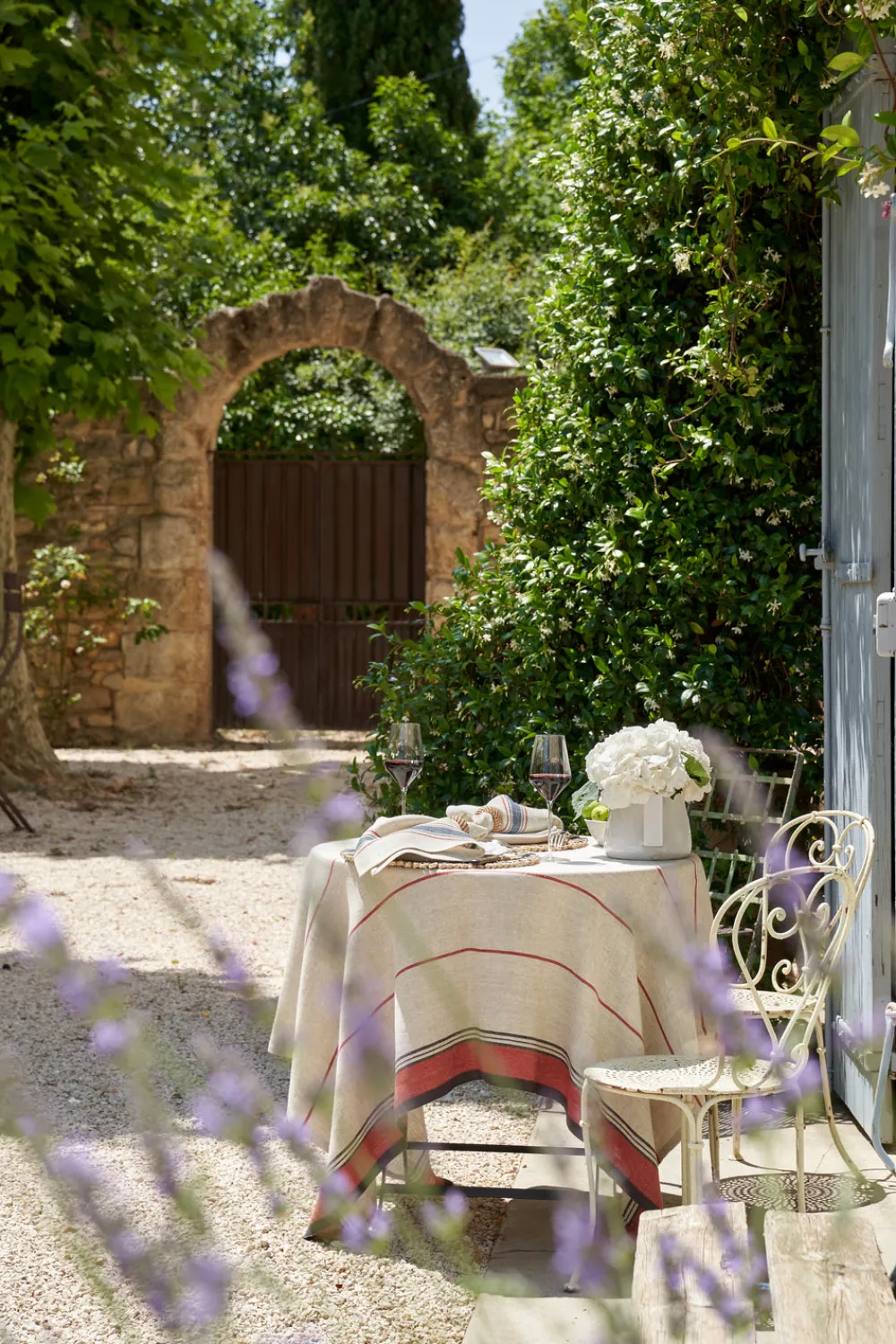 Caravan Place Settings & Linens|Eze 60x60 Tablecloth in Ivory & Red