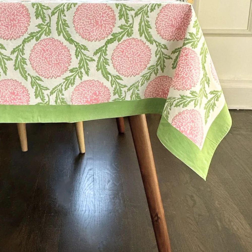 Flying Sheep Country Place Settings & Linens|Flowers & Vines Tablecloth in Pink and Green