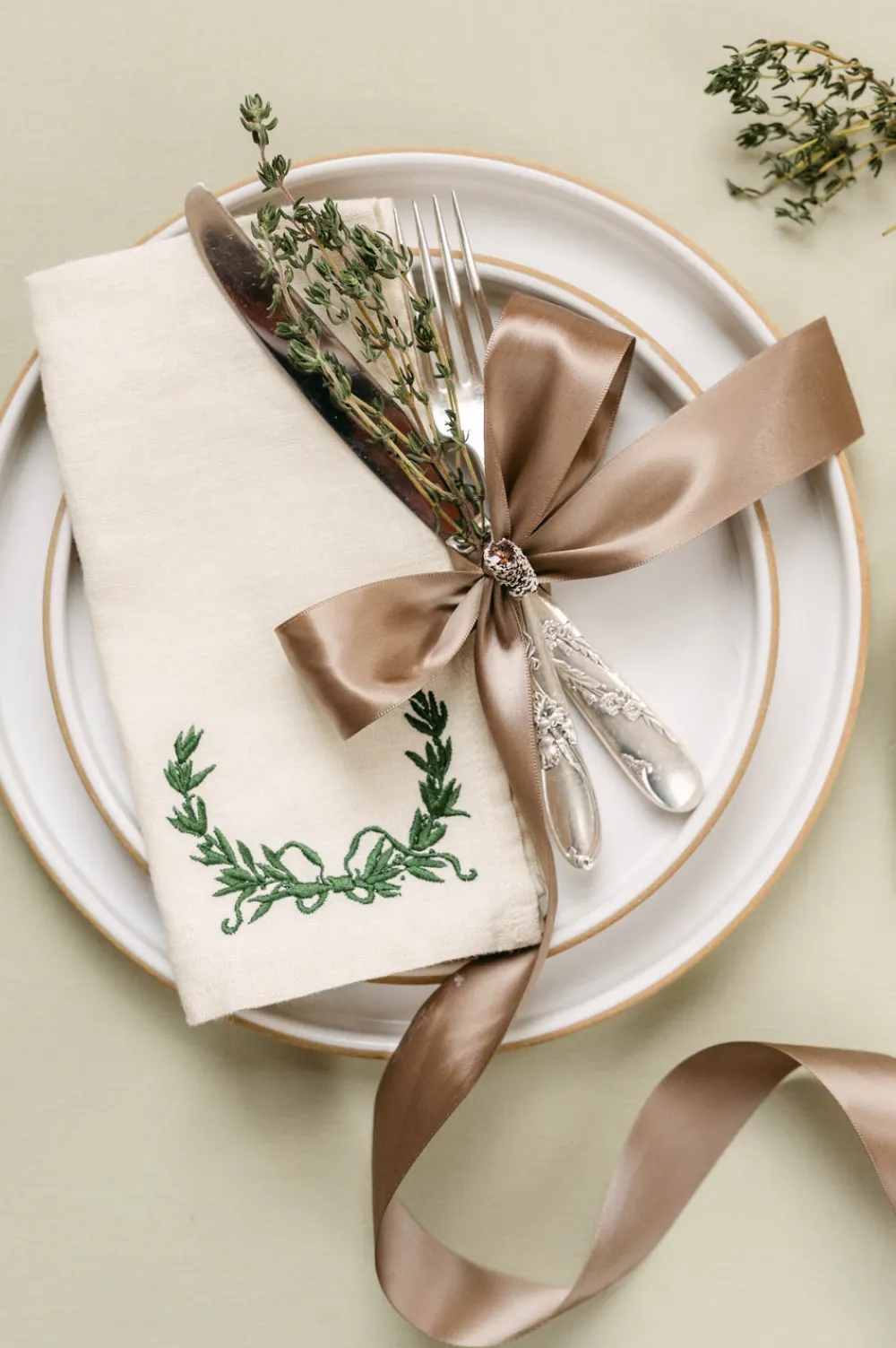Nadia & Co Place Settings & Linens|Laurel Embroidered Napkins