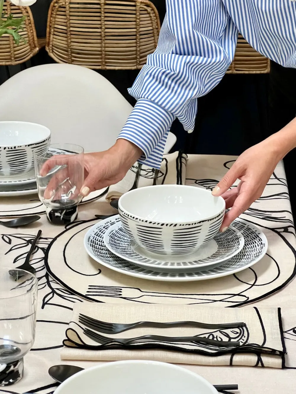 Misette Dinnerware|Line Drawing Dinner Plates, Set of 4