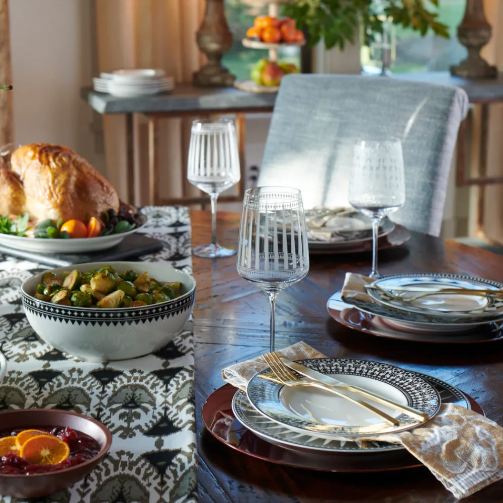 Caskata Dinnerware|Marrakech Rimmed Dinner Plate Black