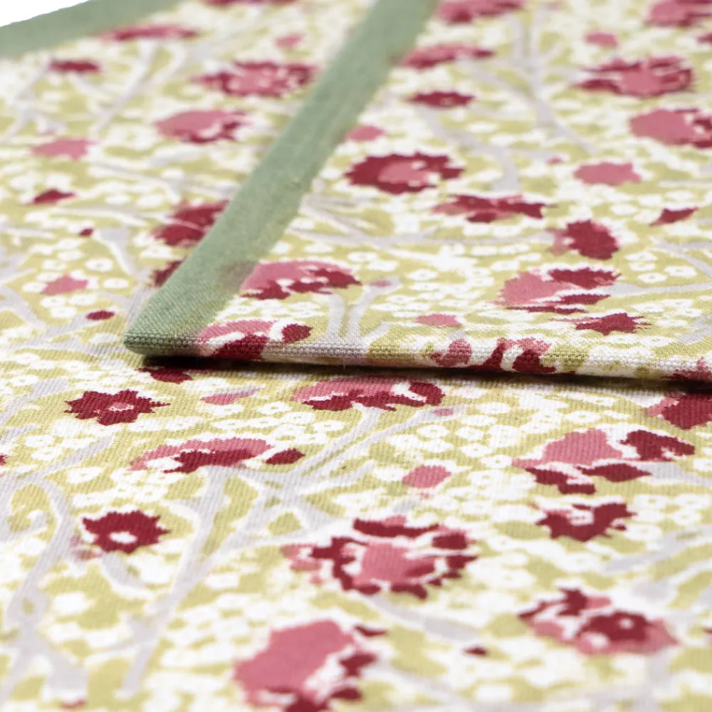 Couleur Nature Place Settings & Linens|Meadows Runner Red & Green