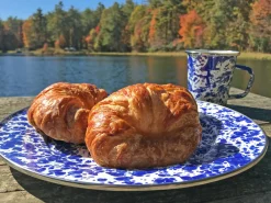 Golden Rabbit Dinnerware|Sandwich Plates in Cobalt Swirl, Set of 4