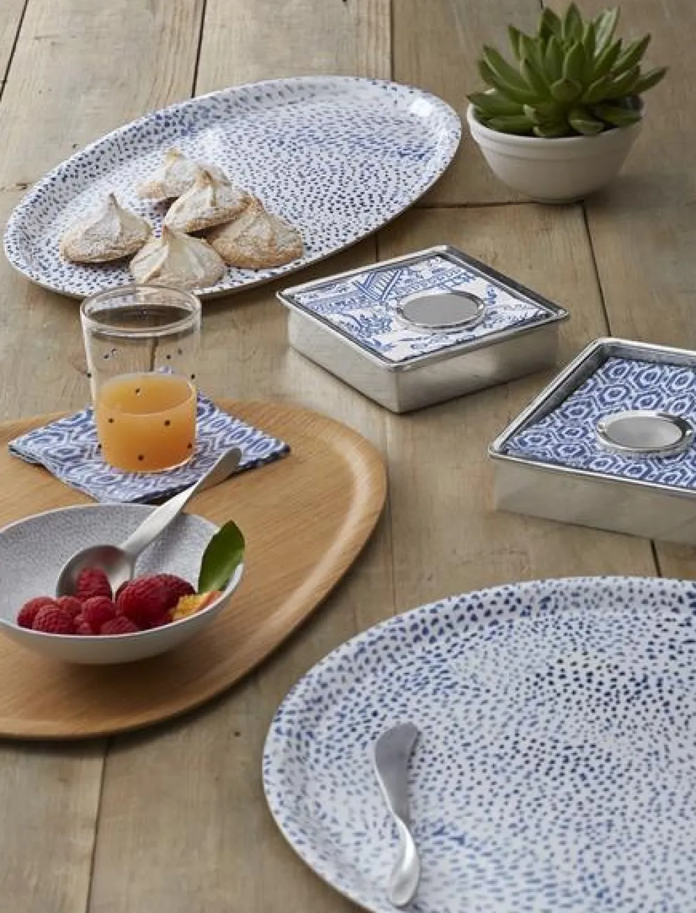 Mariposa Place Settings & Linens|Signature Luncheon Napkin Box with Insert