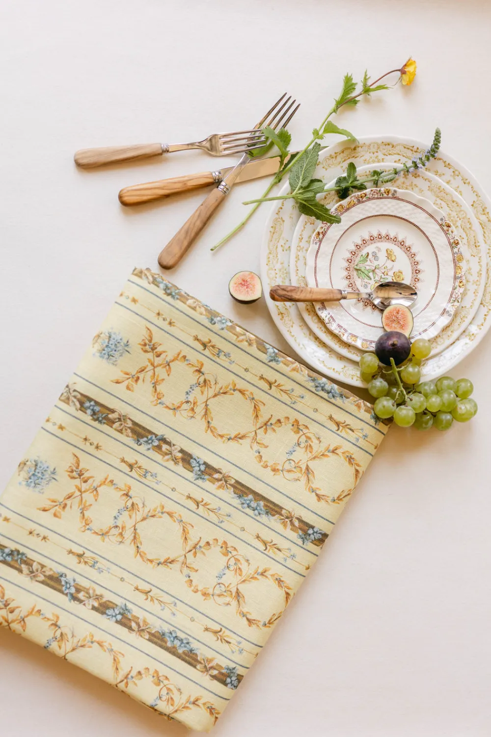 Nadia & Co Place Settings & Linens|Sole Tablecloth