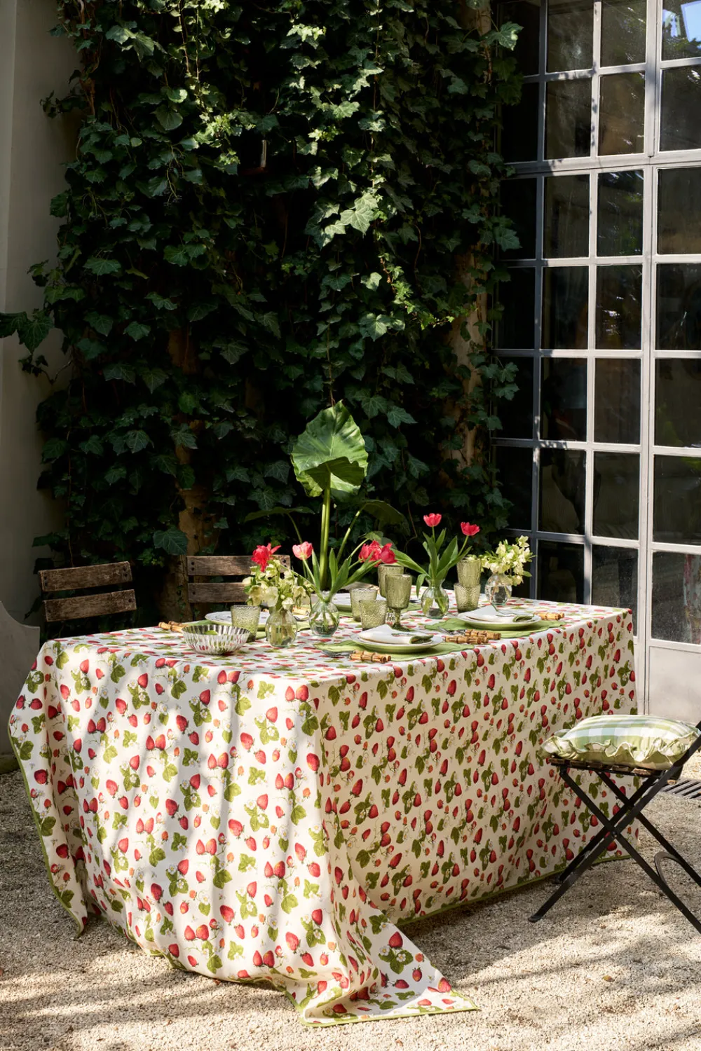 Loulou La Dune Place Settings & Linens|Strawberry Placemat and Napkin Set in Green