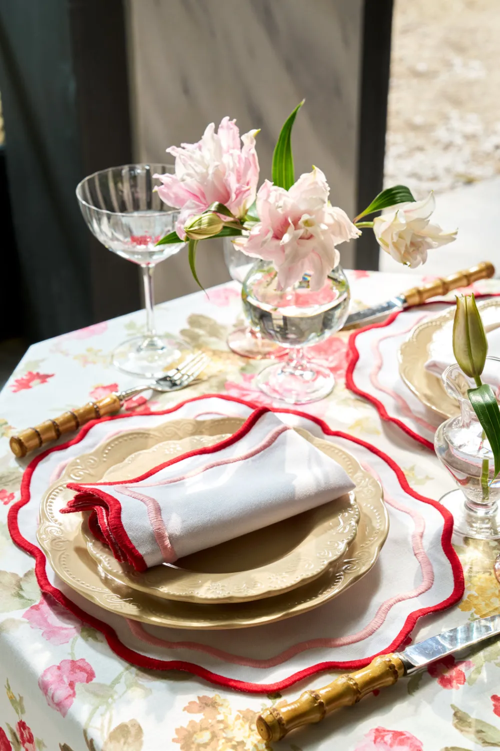 Loulou La Dune Place Settings & Linens|Wild Roses Tablecloth in White