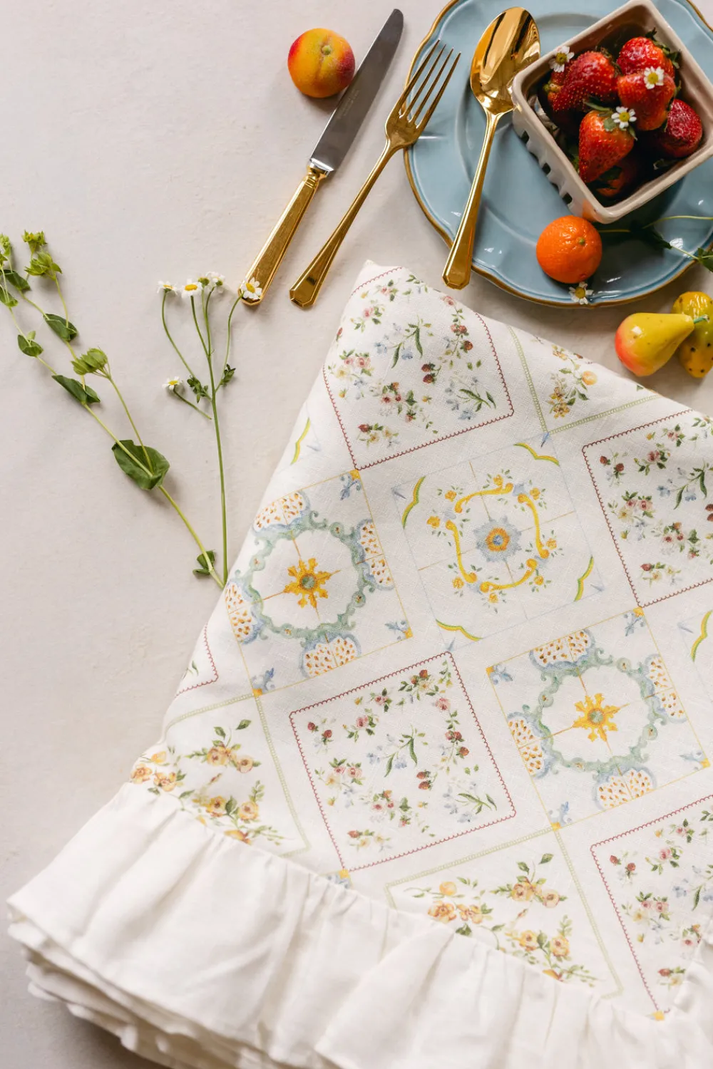Nadia & Co Place Settings & Linens|Zia Tablecloth